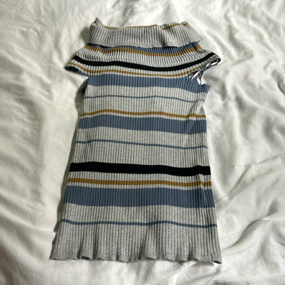 MAX gray, blue, yellow cowl neck top. Size small